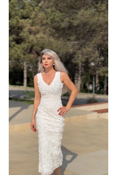 Elvan Güven Beyaz Güpür Çiçek Detay Kolsuz Midi Boy Elbise