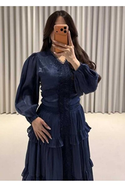 Habiba فستان ستان