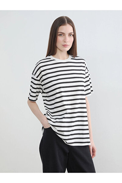 LC Waikiki Γυναικείο μπλουζάκι LCW Modest μαύρο με ριγέ λαιμόκοψη