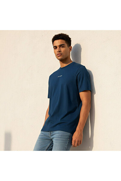 Lee Cooper تيشيرت رجالي بقصة عادية، ياقة دائرية، أكمام قصيرة، مطبوع عليه شعار