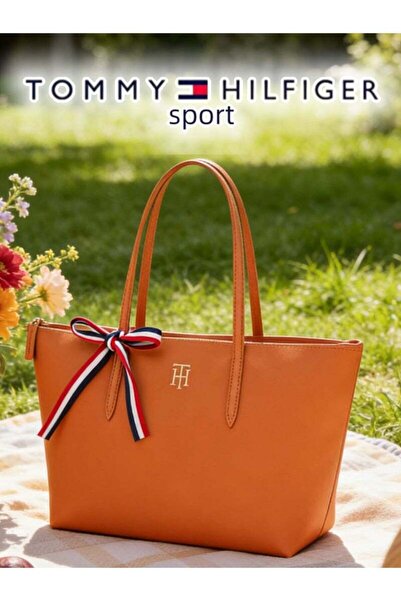 Tommy Hilfiger Curve حقيبة كتف نسائية أنيقة، حقيبة يد كبيرة السعة مقاومة للما...