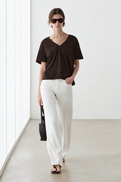 Flowy V-neck crop t-shirt