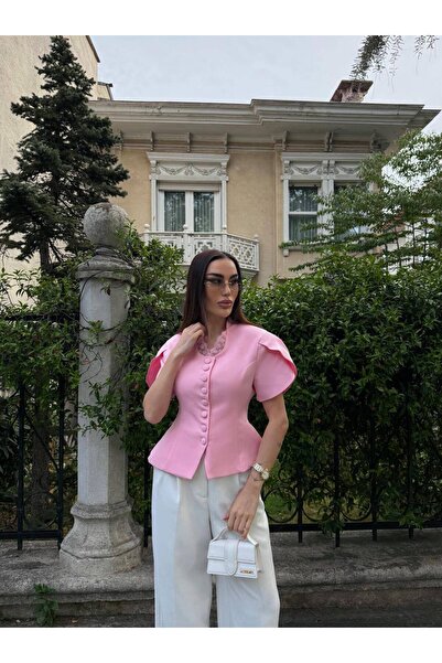 Julidress جاكيت بليزر فاخر بتصميم مبطن مع تفاصيل من الدانتيل والأزرار