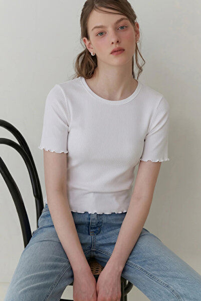 UNIQVIBE تي شيرت نسائي أبيض من القطن العضوي بتفاصيل خياطة مضلعة