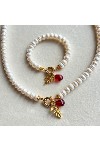 ZEZ PEARL JEWELRY Altın Uyumlu Nar ve Akasya Yaprak Charmlı Rondel İnci Set