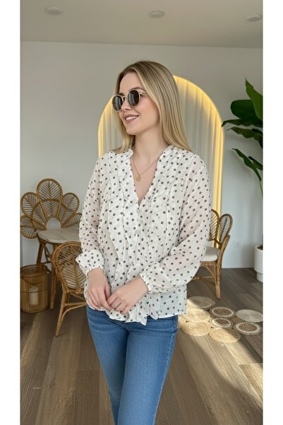 Butik Puantiye Detaylı V Yaka Gömlek