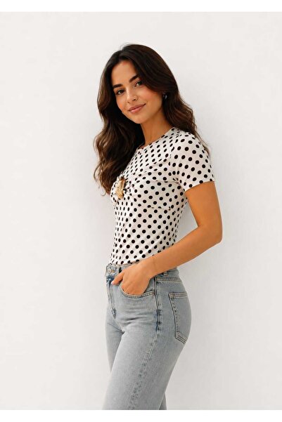 PAKET GİYİM Kadın puantiyeli bisiklet yaka kısa kollu önden aksesuarlı crop bluz
