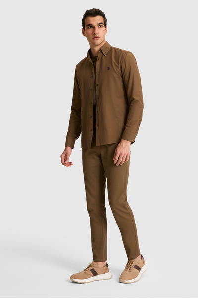 U.S. Polo Assn. Cămașă de bază maro cu mânecă lungă pentru bărbați 50324708-VR029