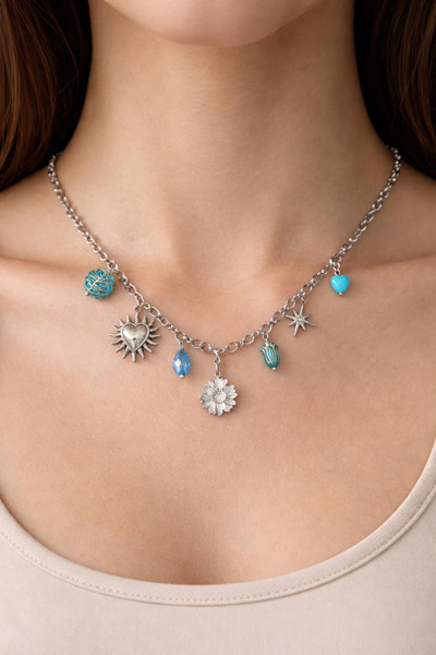 laria jewelry قلادة مزينة بحجر أزرق