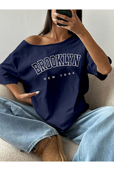 OVER HEAD Tricou de damă Brooklyn New York cu imprimeu, cu gât barca și umeri...