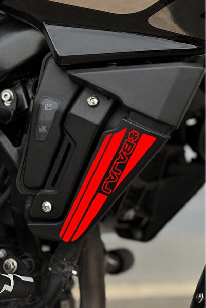 Banxtre ملصق مكتوب عليه Bajaj لأغطية المبرد الجانبية لـ Bajaj Pulsar NS200 (ي...