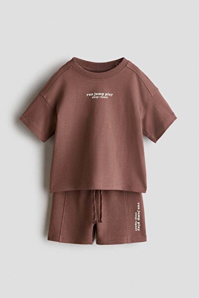 H&M طقم مكون من قطعتين تي شيرت وشورت