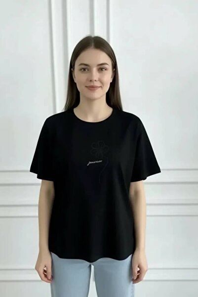 yb yağmur butik T-Shirt with Floral Embroidery on the Front
