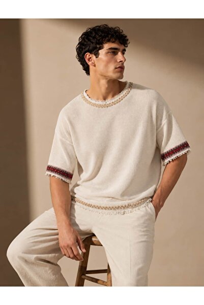 CANMODA Men's White Ethnic Stripe Detailed Textured Oversize T-Shirt - Oss3050