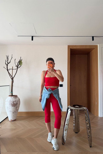 Özge Özgenç Kapri helanke sa korzetom za struk