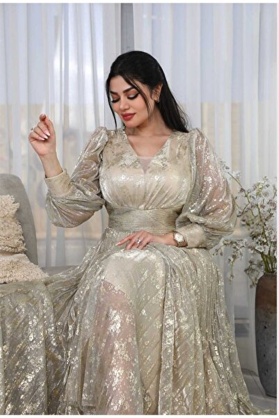 Mally Royal Evening Gown with Shiny Tulle Fabric,