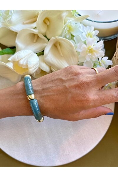 Merishe Jewerly سوار مطاطي من الأكريليك بنمط رخامي أزرق بترولي مع خرز ذهبي
