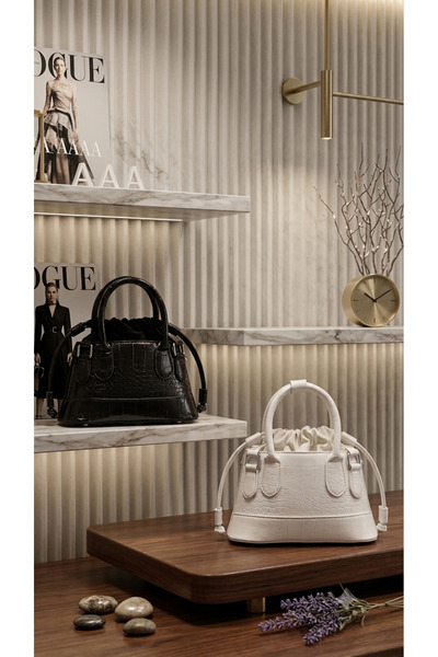 Luma Decor The woman's stylish handbag.