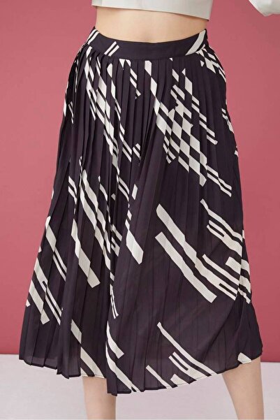 FIRST STYLE Turkish Pleated Wide Skirt Black with White Stripes