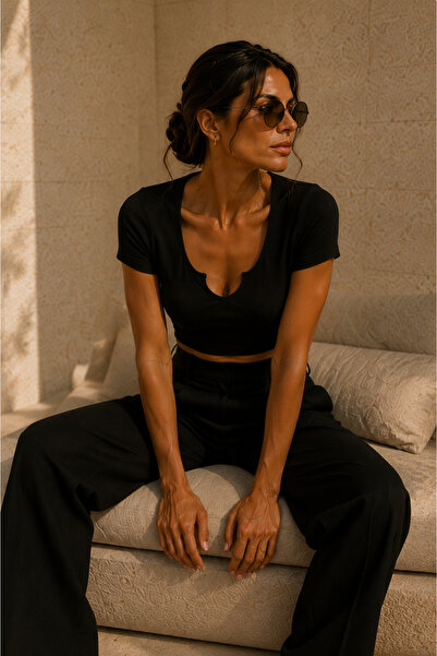 KİM Kİ O Short Sleeve Ribbed Crop Women's Blouse with U-Neck and Ruffle Detail