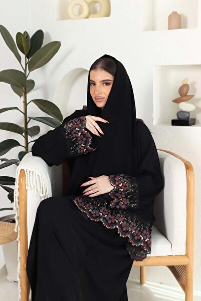 nawaem عباية نعيم مع تطريز أنيق على الأكمام