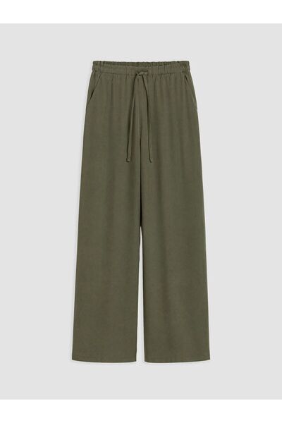 LC Waikiki بنطلون نسائي من LCW Modest باللون الأخضر مع خصر مطاطي ومزيج من الأ...