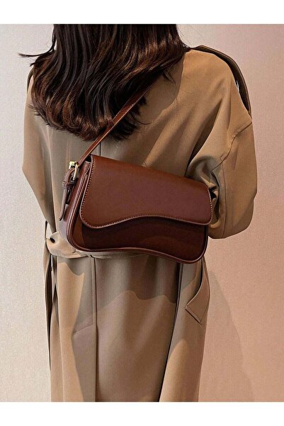 Arab Women's Crossbody Shoulder Bag – Elegant & Everyday-Ready – brown