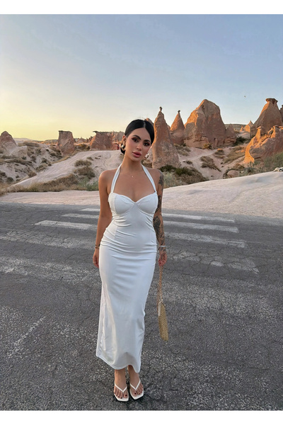 kırmızı butiks White Backless Maxi Dress with Low-Cut Decolletage