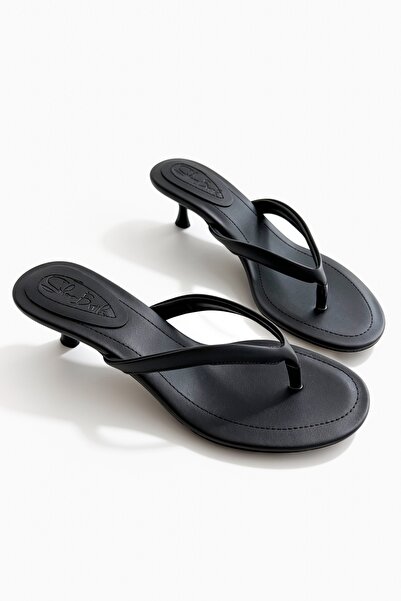 Shoebutik Livy Black Round Toe Flip Flops for Women