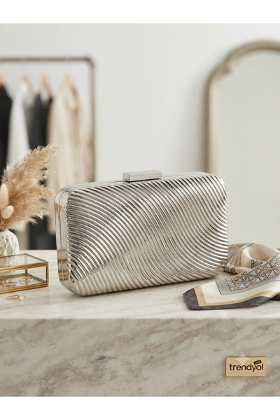Dalgalı Tasarım Abiye Çanta - Şık ve Modern Clutch