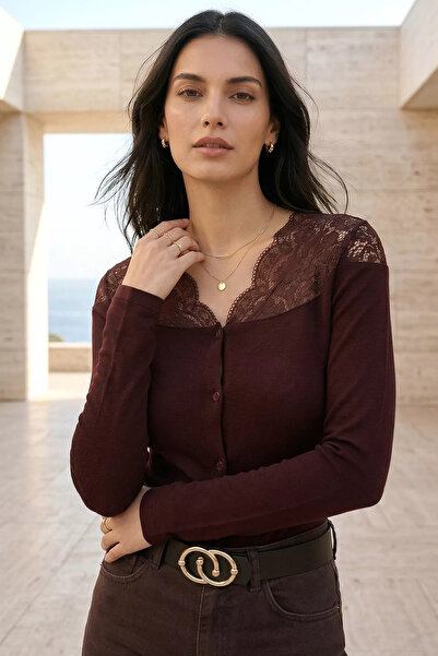 Aryena كارديجان نسائي بني اللون من الليكرا مع أزرار أمامية وتفاصيل دانتيل على...