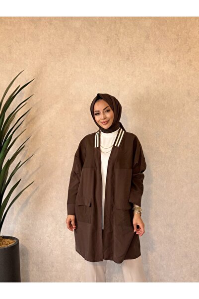ALANURMODA 24430 قبعة بخطوط مضلعة على الحافة وجيب أمامي باللون البني
