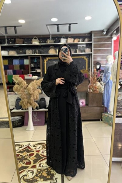 HÜMEYRA BUTİK عباية بياقة أمامية مطرزة يدويًا بالدانتيل