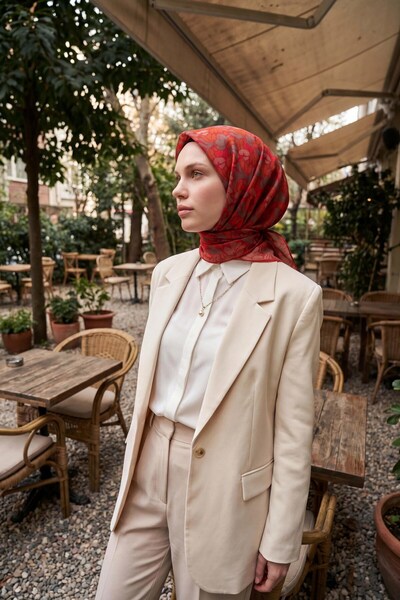 Silk Home وشاح ناعم بنقشة الزهور باللون الأحمر 90x90