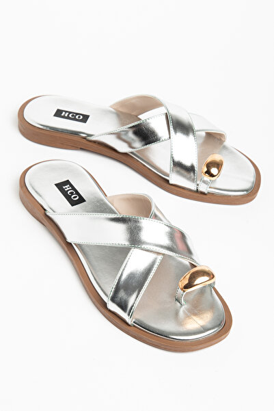 HCO SHOES شبشب مسطح مضاد للانزلاق مع تفاصيل مشبكية عند الأصابع
