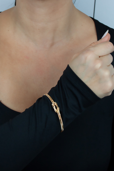 Liveyn Design Gold Elegant Bracelet with Knot Detail