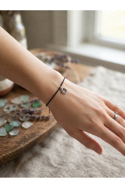 Femenino Black Rope Adjustable Lucky Bracelet with Moon and Star Figures