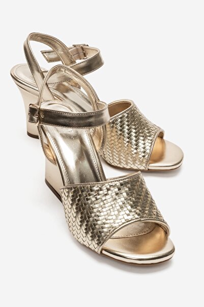 LuviShoes حذاء نسائي بكعب عريض من SYLVAR Gold Knit