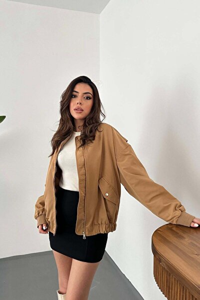 Clothes Fast سترة نسائية من Camel Bomber بجيوب مزودة بسحاب وأكمام طويلة ومقاس...