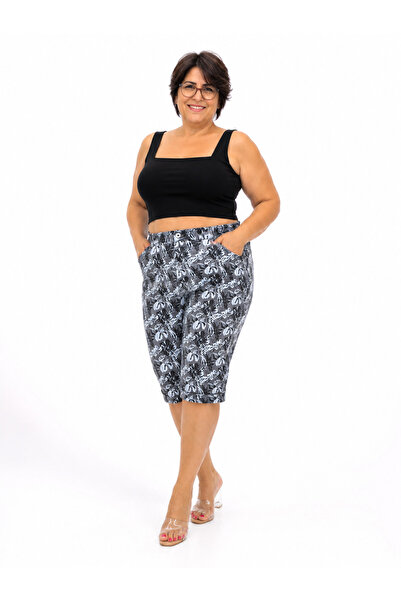Trieste Plus Size Women's Floral Patterned Shorts with Pockets