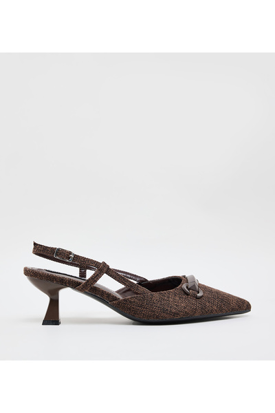 Nine West صنادل نسائية بلون بورجوندي مزخرفة