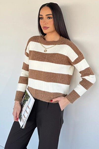 Aryena Biscuit Women's Knitted Sweater with Necklace