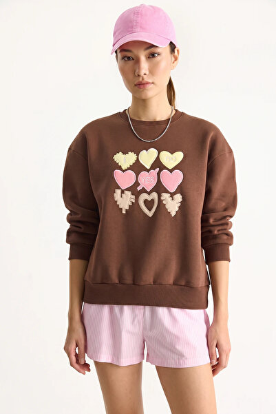 Generic Brand Women's Crew Neck Heart Embroidered Three-Thread Brown Sweatshirt