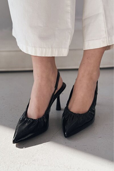 I Love Shoes Γυναικεία παπούτσια Naline από τσαλακωμένο λουστρίνι σε μαύρο χρώμα