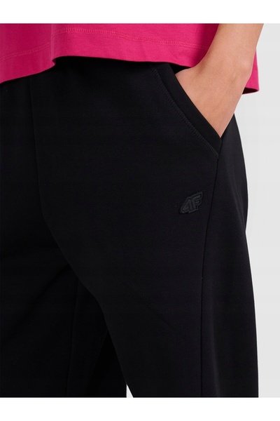 4F Pantaloni jogger cu cusături decorative 4FWAW25TTROF1205 negru