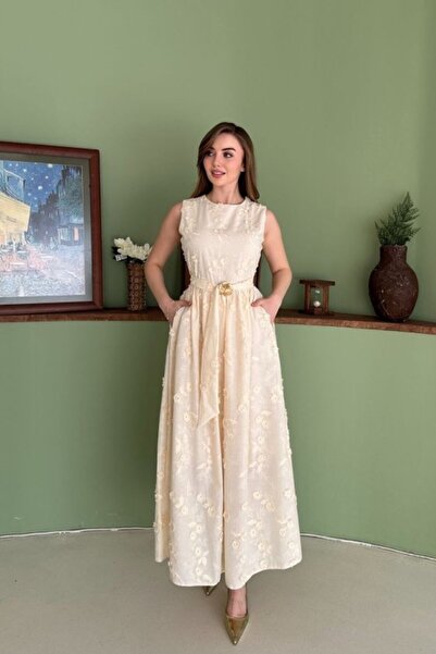 Elbee Fashion Woman Μπεζ φόρεμα με τρισδιάστατη κεντητή λεπτομέρεια
