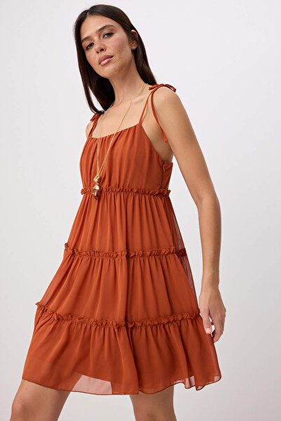 Trendyol Collection Rochie scurtă/mini din șifon țesut, cu detalii stratifica...
