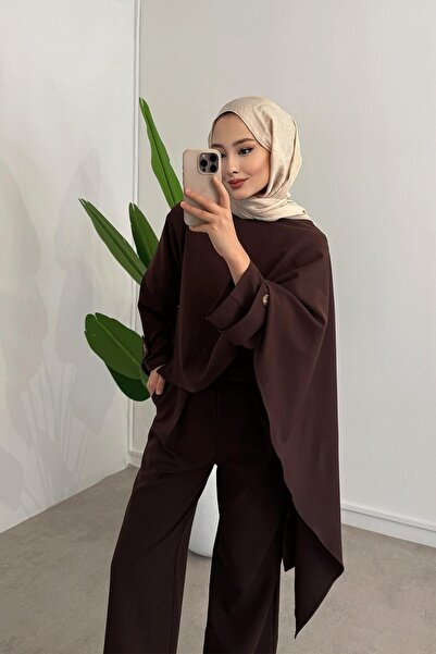 merve ada design Pelerinli Pantolon Takım-Premium Kalite-Kahve TESETTÜR GİYİME UYGUNDUR.