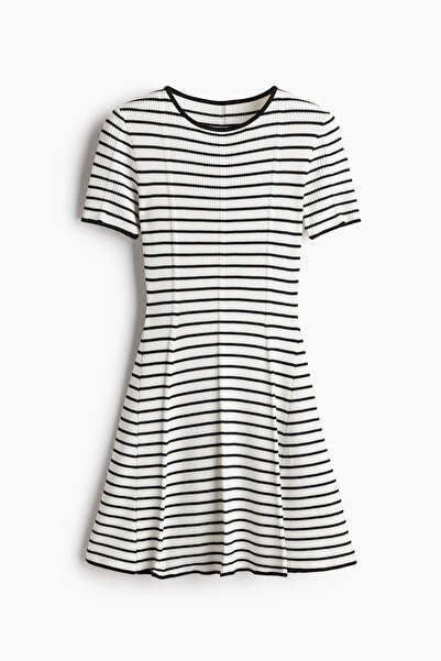 H&M Kloş Etekli ve Lastik Örgülü Elbise