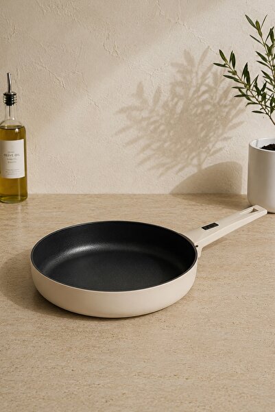 Gigilli Cristel Titanium Pan 24 cm Cream